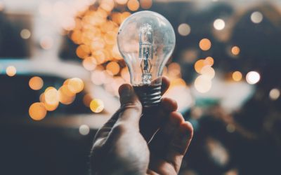 How many people does changing a lightbulb take?